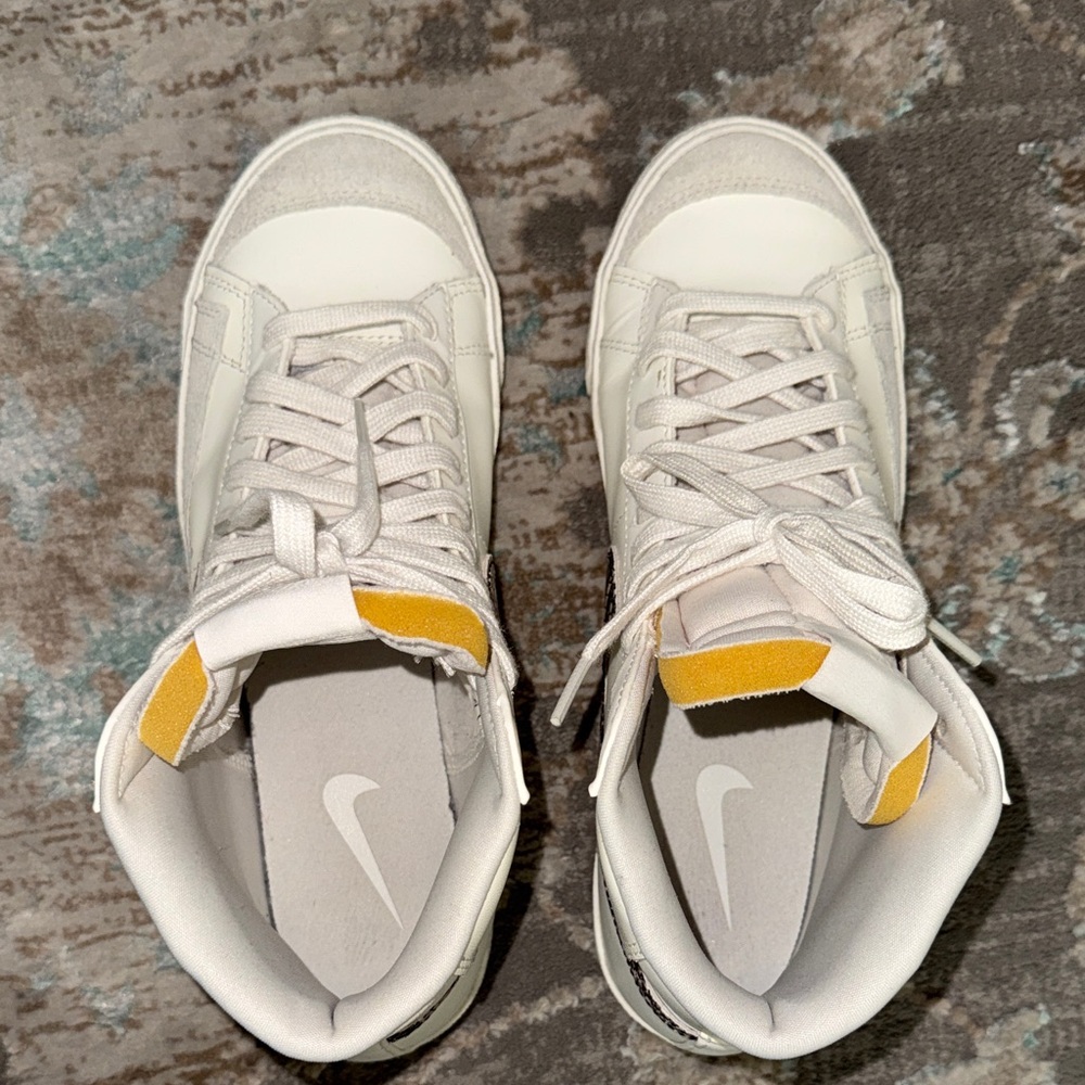 Nike Blazer Mid ‘77  Womens Snake-Print Swoosh and Yellow Tongue Tab - Picture 4 of 9